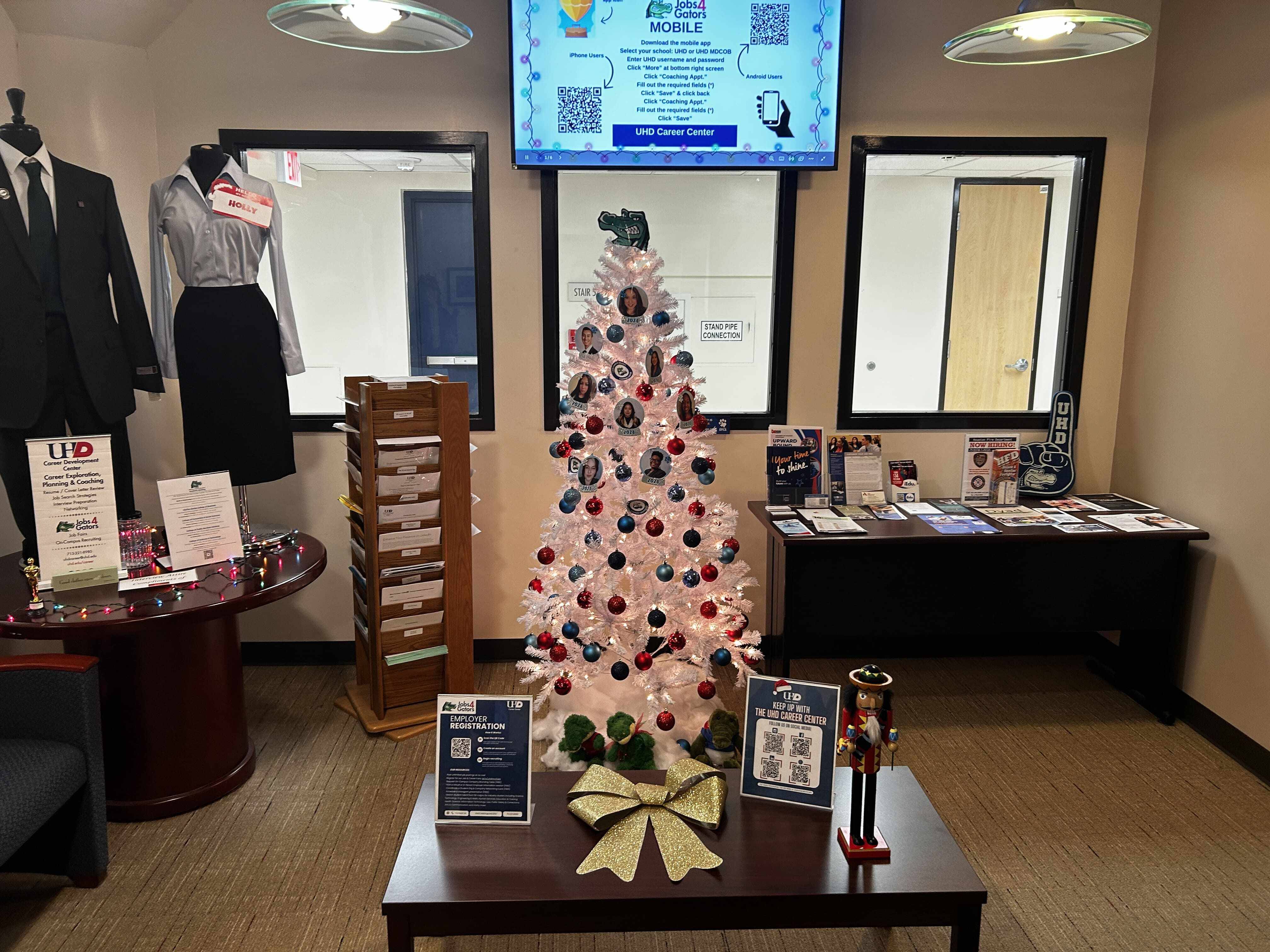 Holiday Decorating Contest 2024