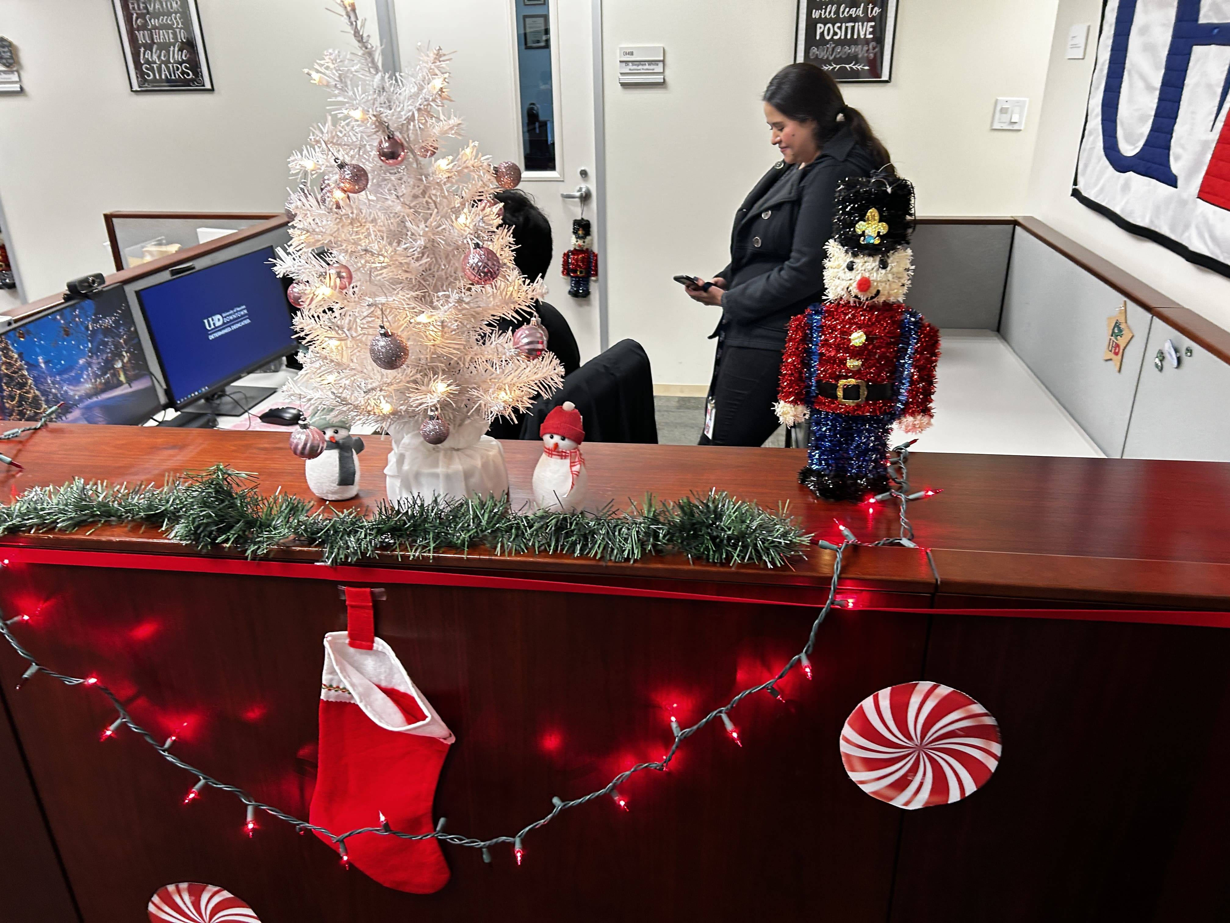 Holiday Decorating Contest 2024